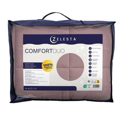 Een verpakt Zelesta Comfort Duo Dekbed - Oudroze & Lichtroze in een zakje met rits, met productinfo en een 100% hygiënische gele badge op de voorkant. Ideaal voor liefhebbers van klassieke dekbedden en een vaste overtrek.