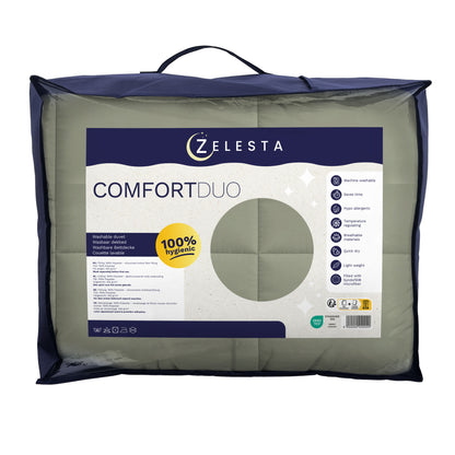 Een verpakt Zelesta Comfort Duo Dekbed - Olijfgroen & Crème all-season wasbaar dekbed in een doorzichtige plastic zak met een blauwe rand, productinformatie en een gele 100% hygiënische badge op de voorkant.