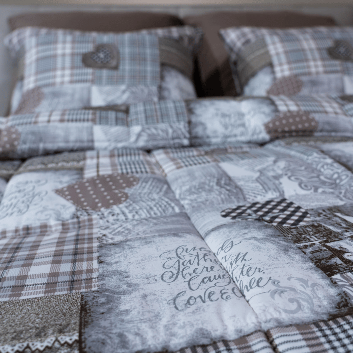 Zelesta Comfort Design 4-Season Duvet - Patchwork Hearts image