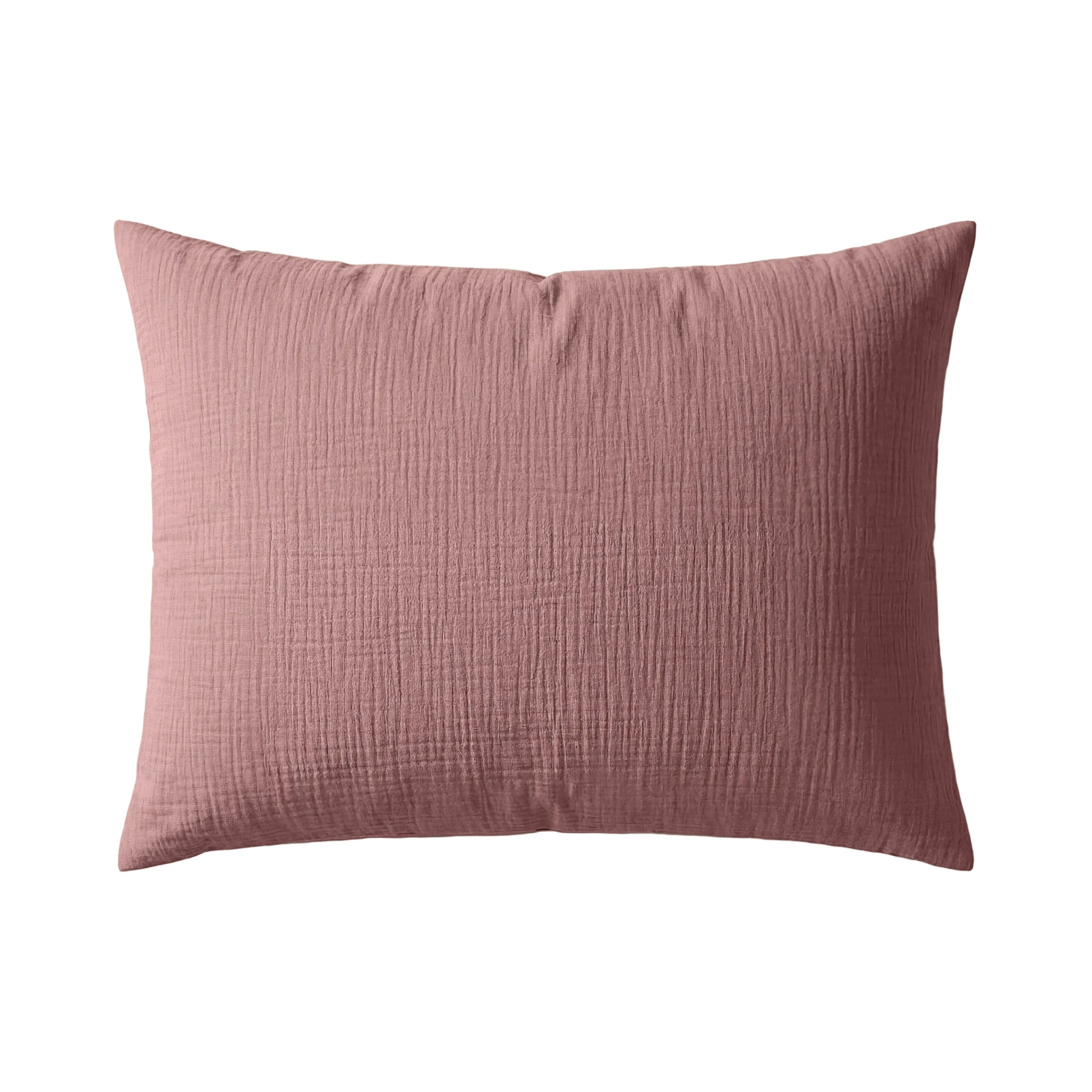 De Japandibed Katoen Mousseline Kussensloop Set van 2 in Oud Roze heeft rechthoekige kussenhoezen met textuur geïnspireerd op de Japandi stijl, afgebeeld op een witte achtergrond.