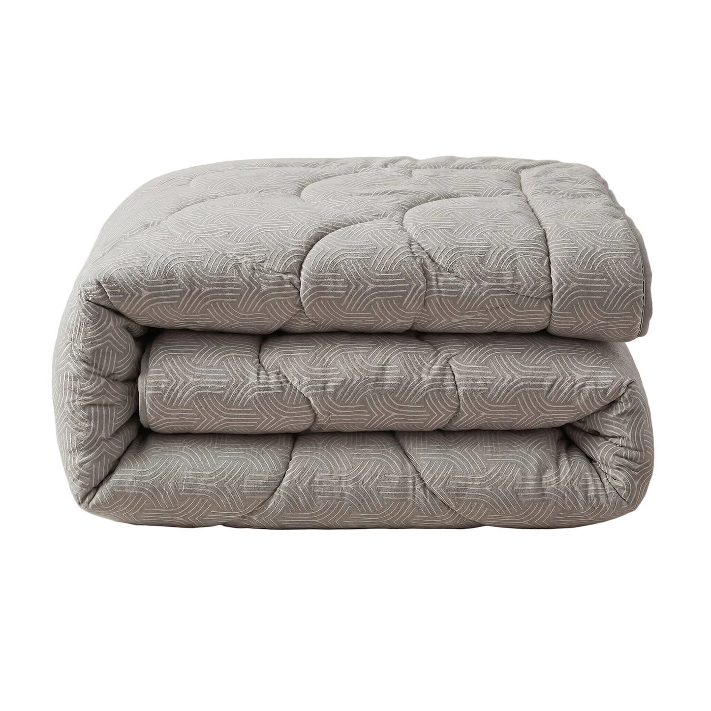 Het Zelesta Flanel Luxe - Taupe & Grijs dekbed is gevouwen afgebeeld, met een lichtgrijze kleur en een subtiel geometrisch patroon tegen een witte achtergrond.