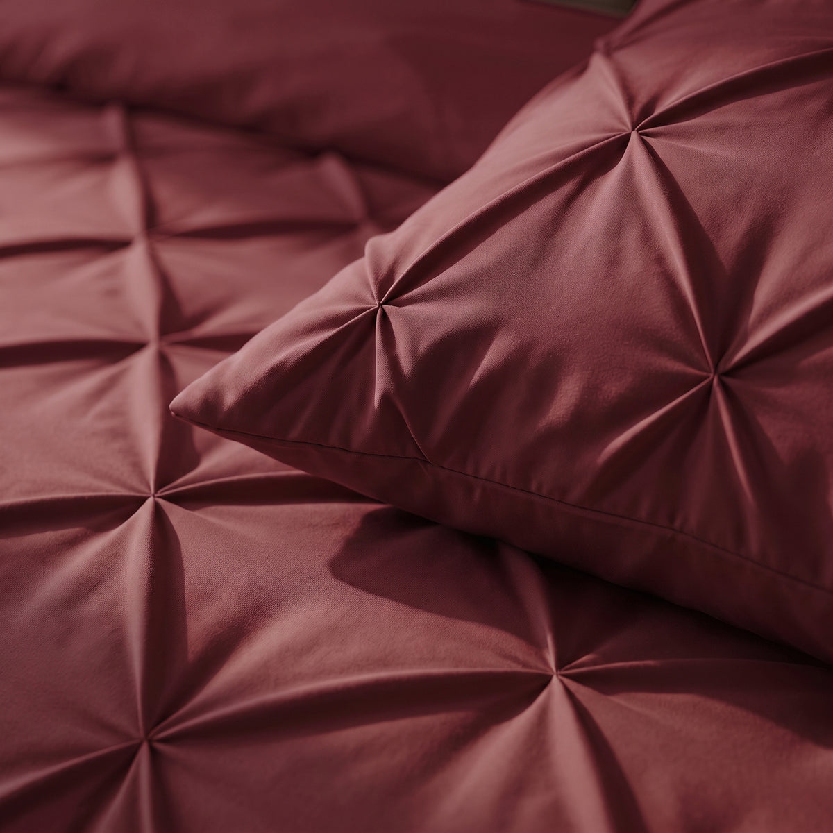 Zelesta Everyday Pintuck Duvet - Wine Red