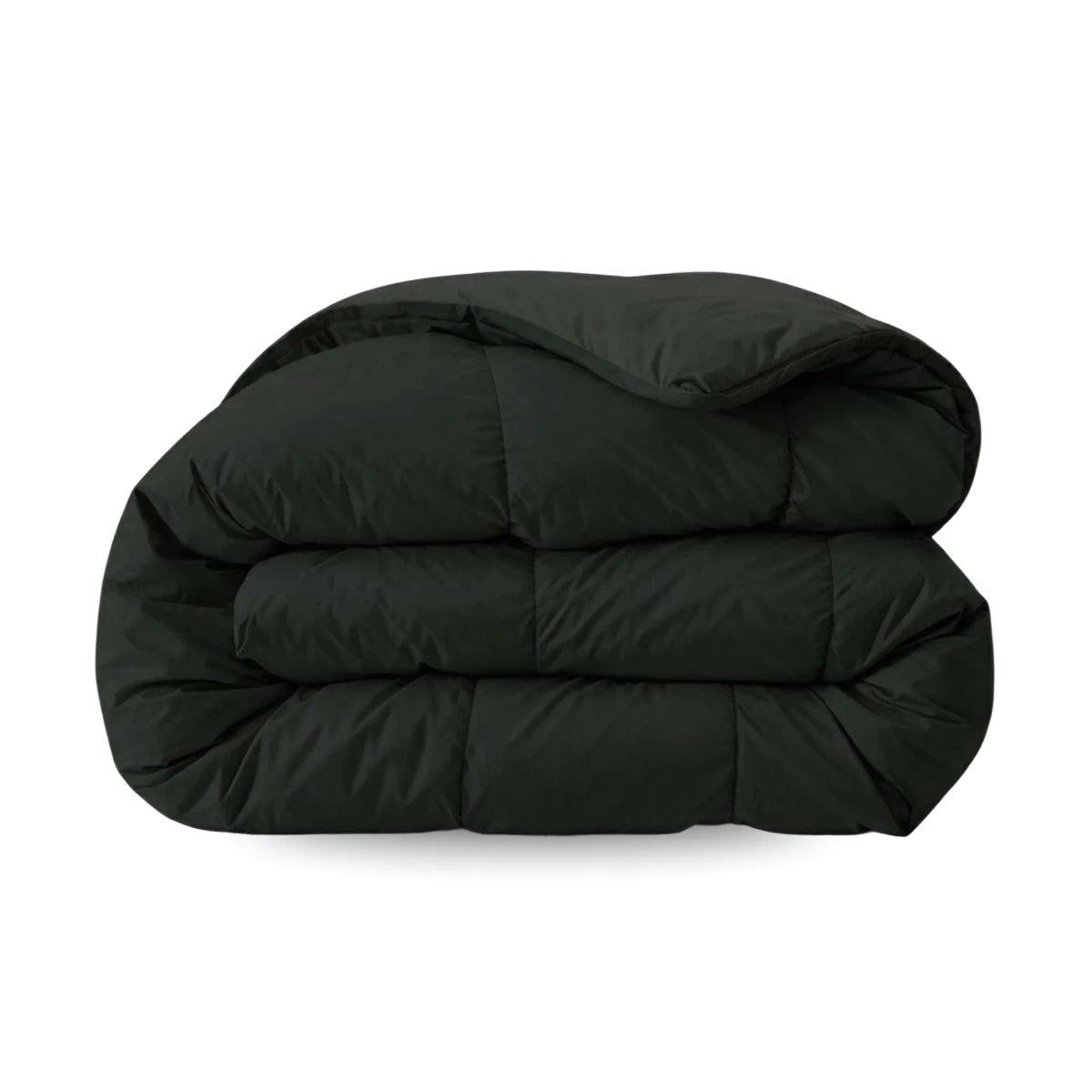 Het Zelesta Comfort Uni Dekbed - Zwart is een netjes opgevouwen, doorgestikt zwart dekbed, perfect voor alle seizoenen, tegen een witte achtergrond.