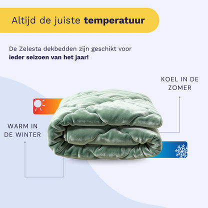 Het Zelesta Flanel Uni - Donker Groen dekbed ligt opgevouwen; links warm in de winter (rood icoon), rechts koel in de zomer (blauw sneeuwvlok). Bovenaan: dit 2-in-1 temperatuurregulerend dekbed is ideaal voor elk seizoen.