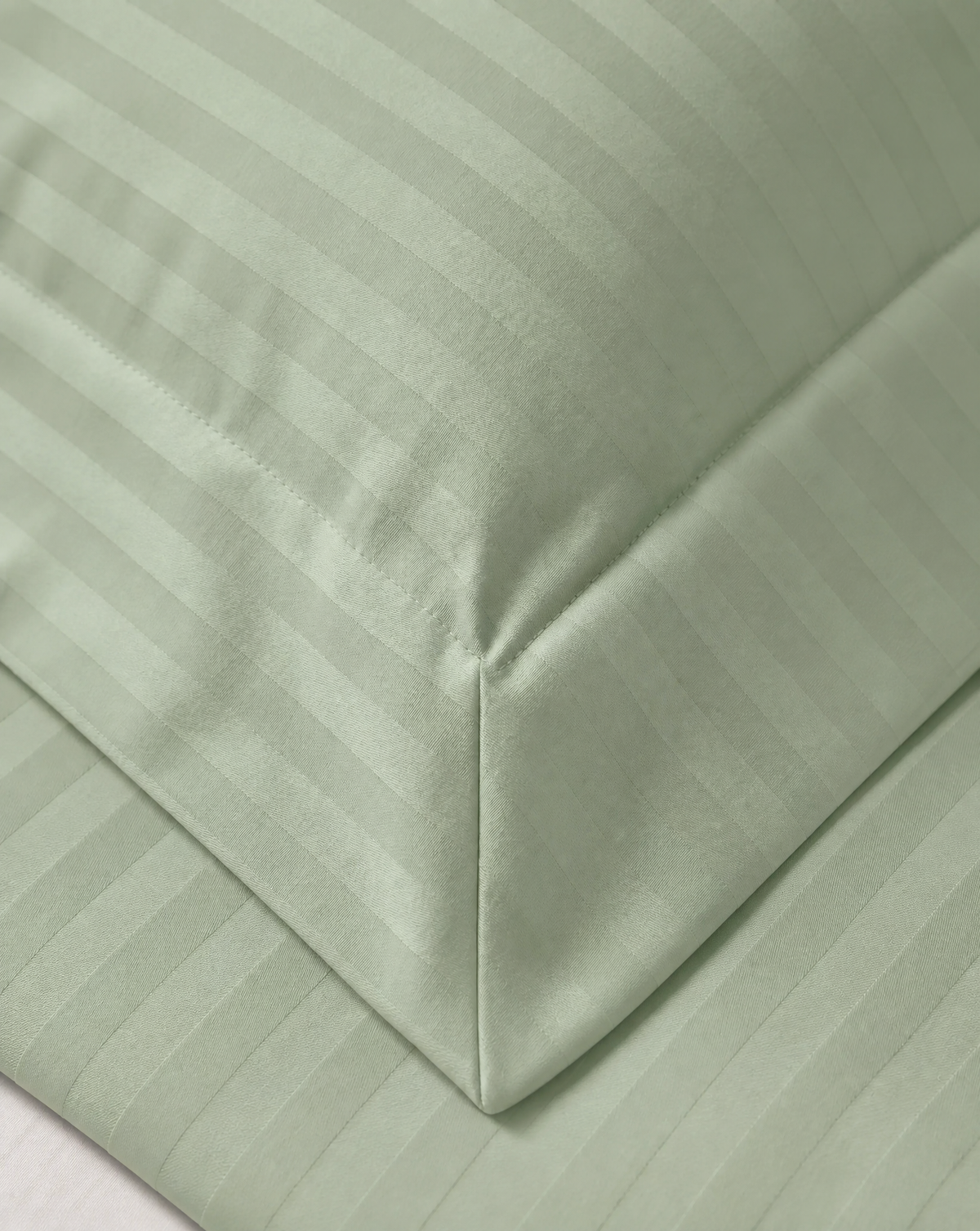 Zelesta Deluxe Hotel Stripe Seamless Satin Cotton Duvet - Green