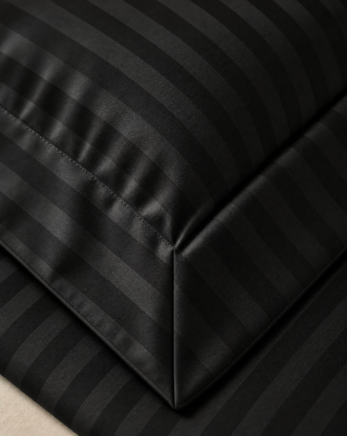 Zelesta Deluxe Hotel Stripe Naadloos Satijn Katoen Dekbed - Zwart