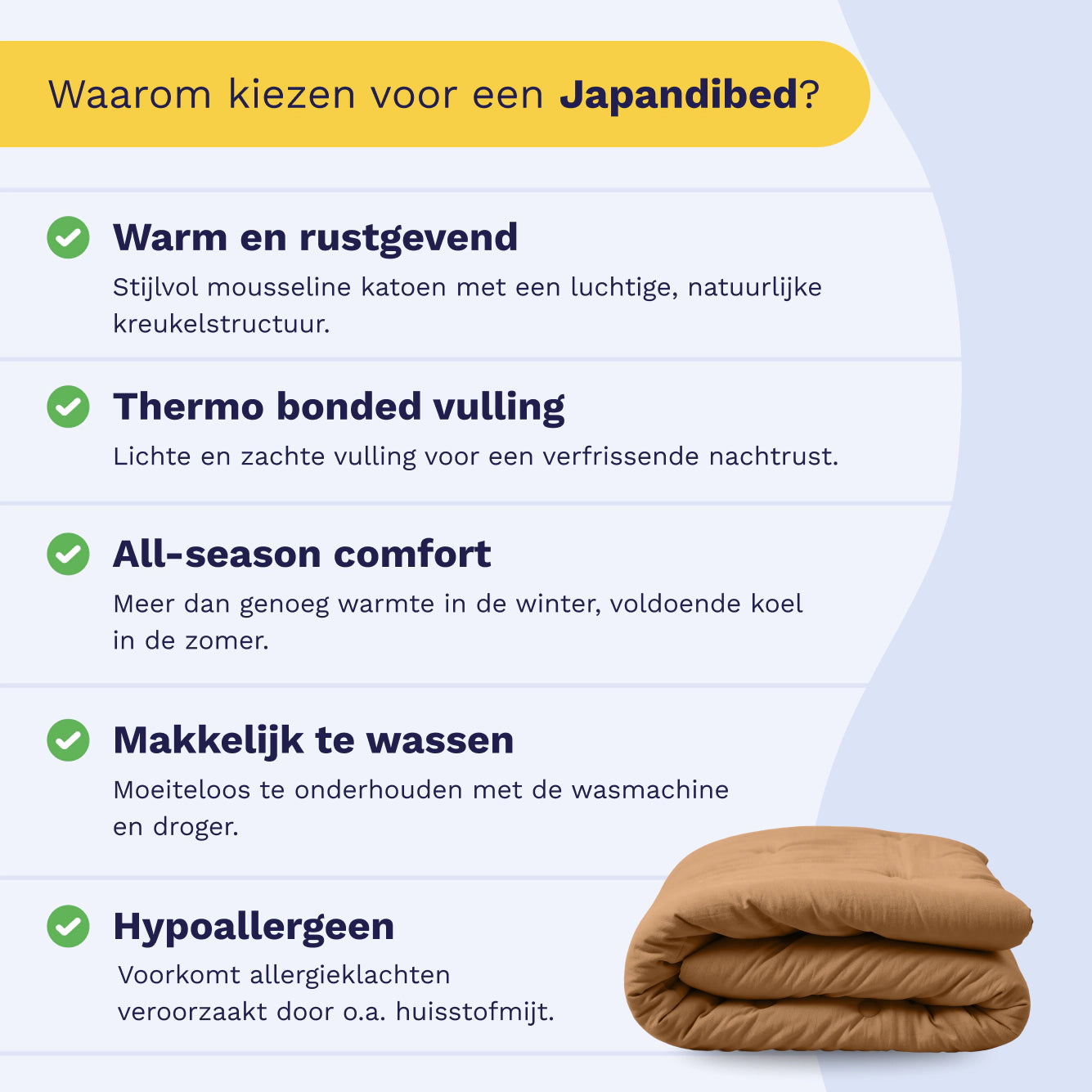 Infographic met voordelen van Zelesta Japandibed Katoen Mousseline - Terra: warm en rustgevend, thermogebonden vulling, comfort voor elk seizoen, gemakkelijk te wassen, hypoallergeen. Gemaakt van zacht katoen mousseline. Afbeelding toont een opgevouwen bruin dekbed.