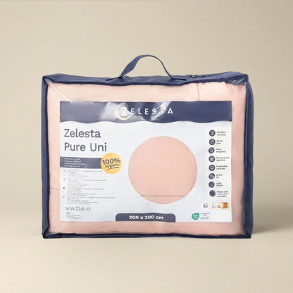 Het Zelesta Pure Uni Dekbed - Zacht Roze wordt geleverd in een transparante zak met handvat, is 100% hygiënisch, biedt ademend slaapcomfort en meet 200 x 200 cm.
