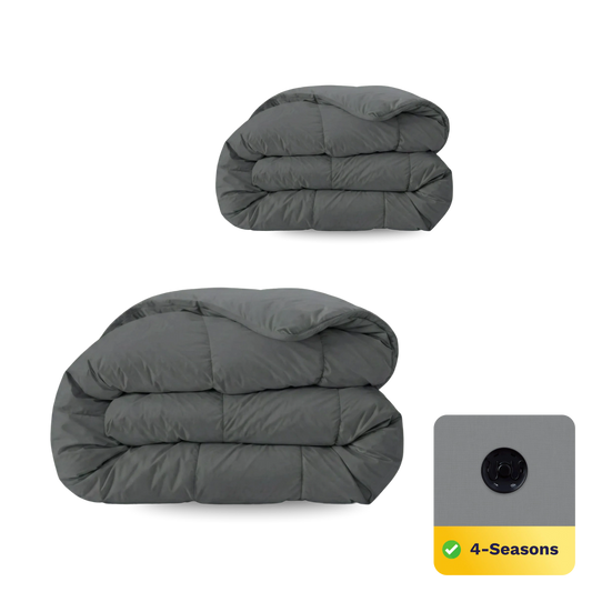 Twee gevouwen Zelesta Wonderbed 4 Seasons Double dekbedden in steengrijs worden getoond, met een inzet die de 4-seizoenen dekbed functie benadrukt en een close-up van een eenvoudig te gebruiken knop voor temperatuurregulerend comfort.