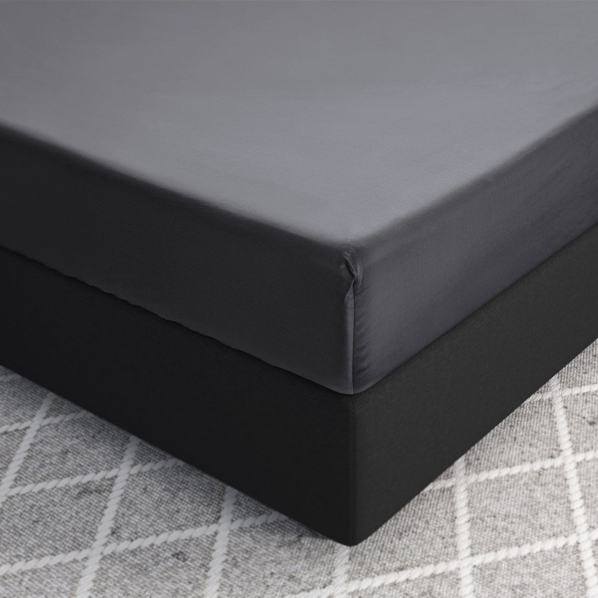 Zelesta Primaviera Satin Deluxe Fitted Sheet Anthracite image