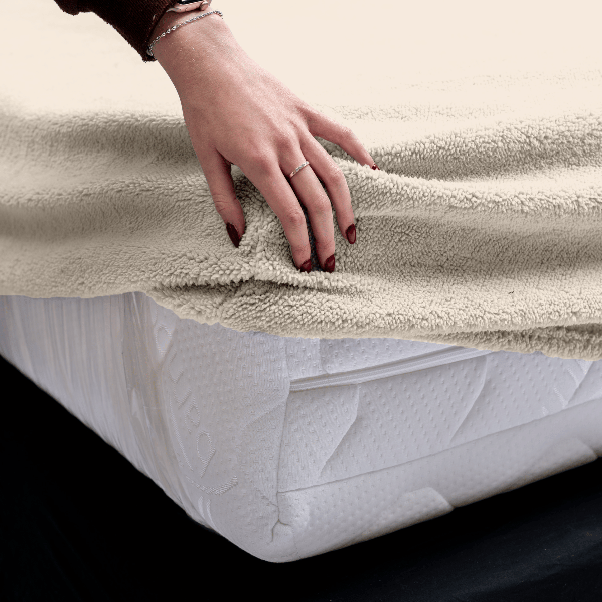 Zelesta Teddy Fitted Sheet - Cream image