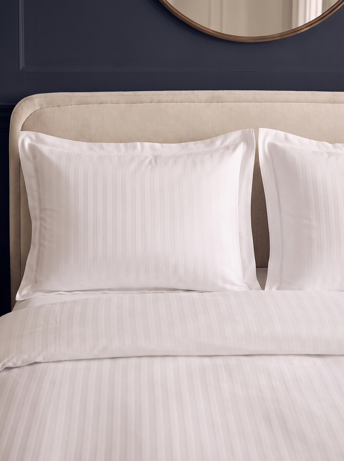 Zelesta Deluxe Hotel Stripe Seamless Satin Cotton Duvet - White