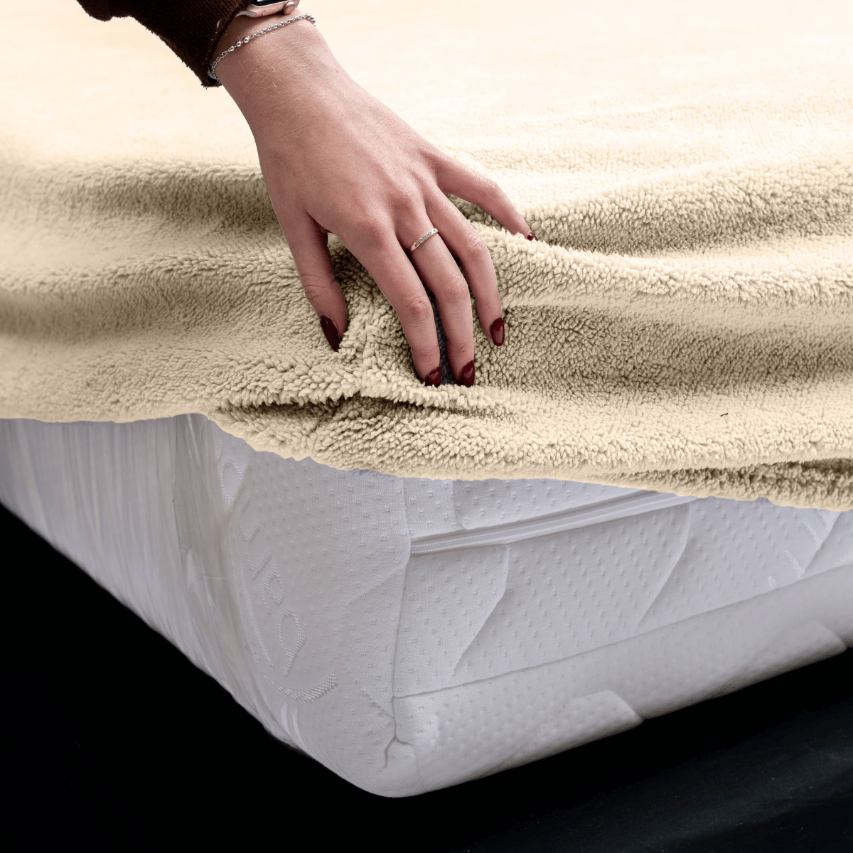 Zelesta Teddy Fitted Sheet - Taupe image